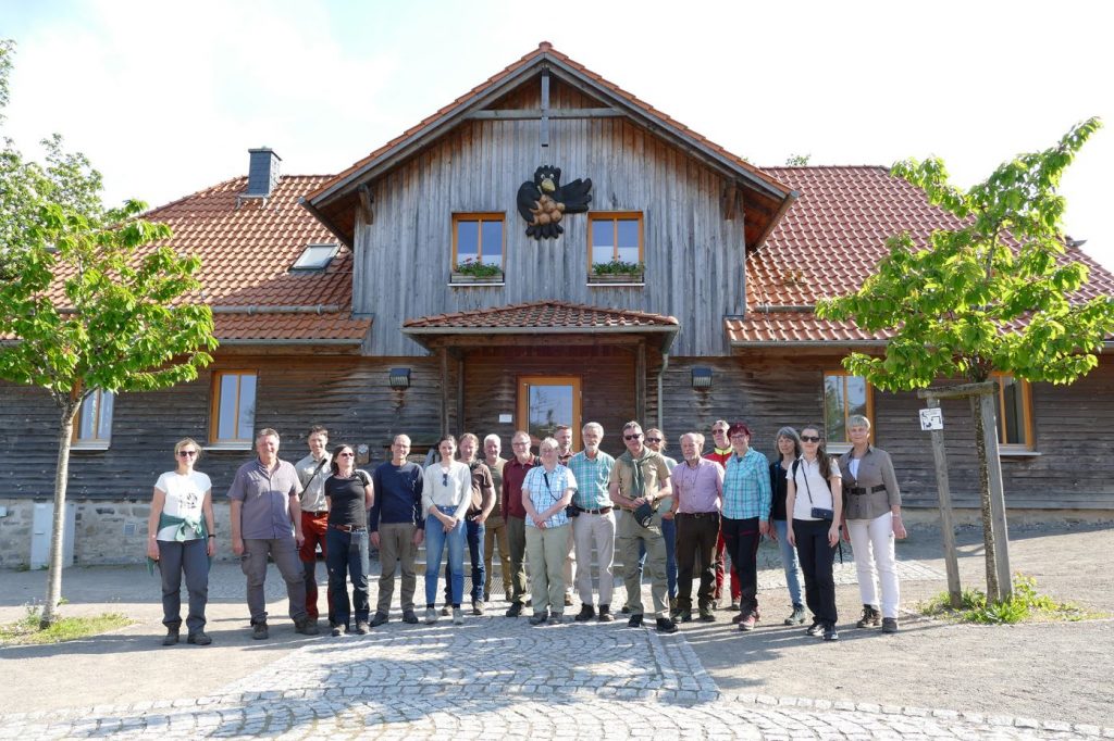 Zum Abschluss der Exkursion besuchte die Gruppe das bei Besucher*innen beliebte Natur-Erlebniszentrum HohneHof Foto: Martin Baumgartner, Nationalpark Harz